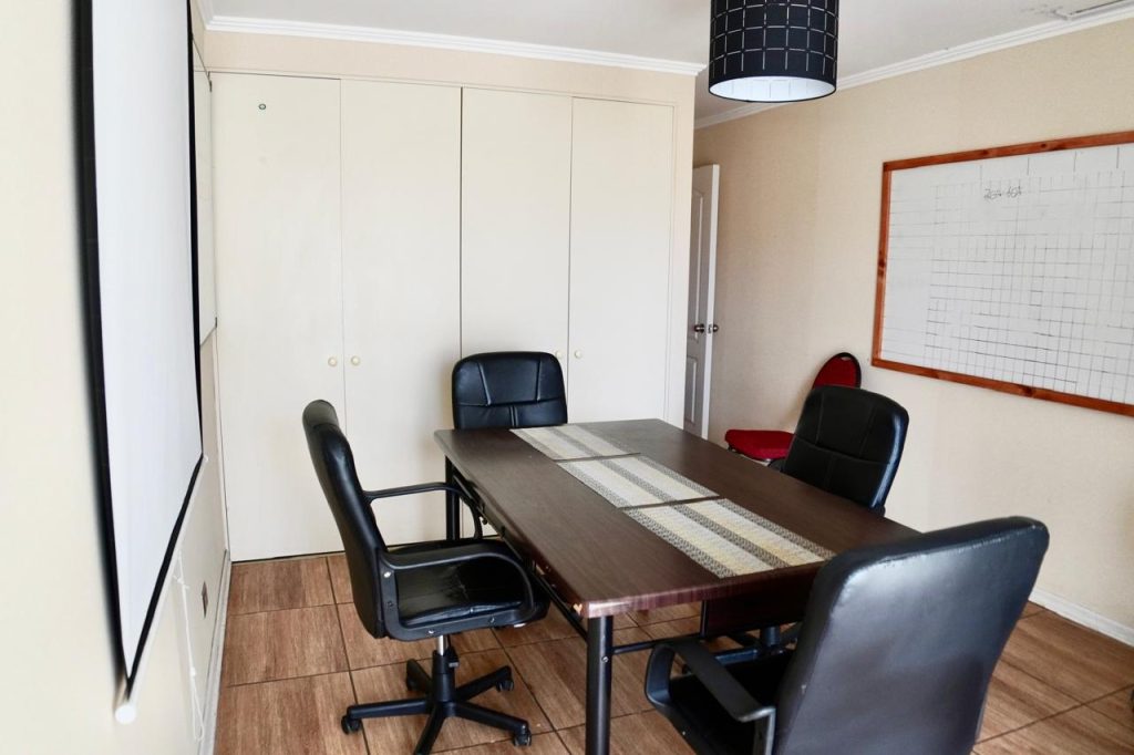 arriendo de salas de reuniones por horas.